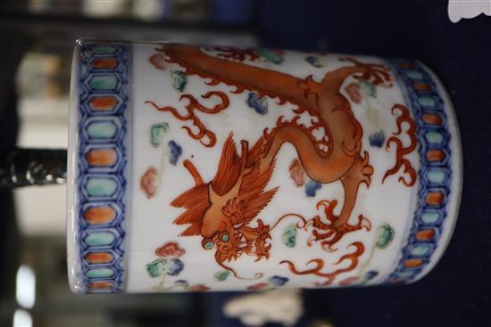 A Chinese porcelain dragon-decorated brush pot and a small gilt and white metal knife with sheath (2)